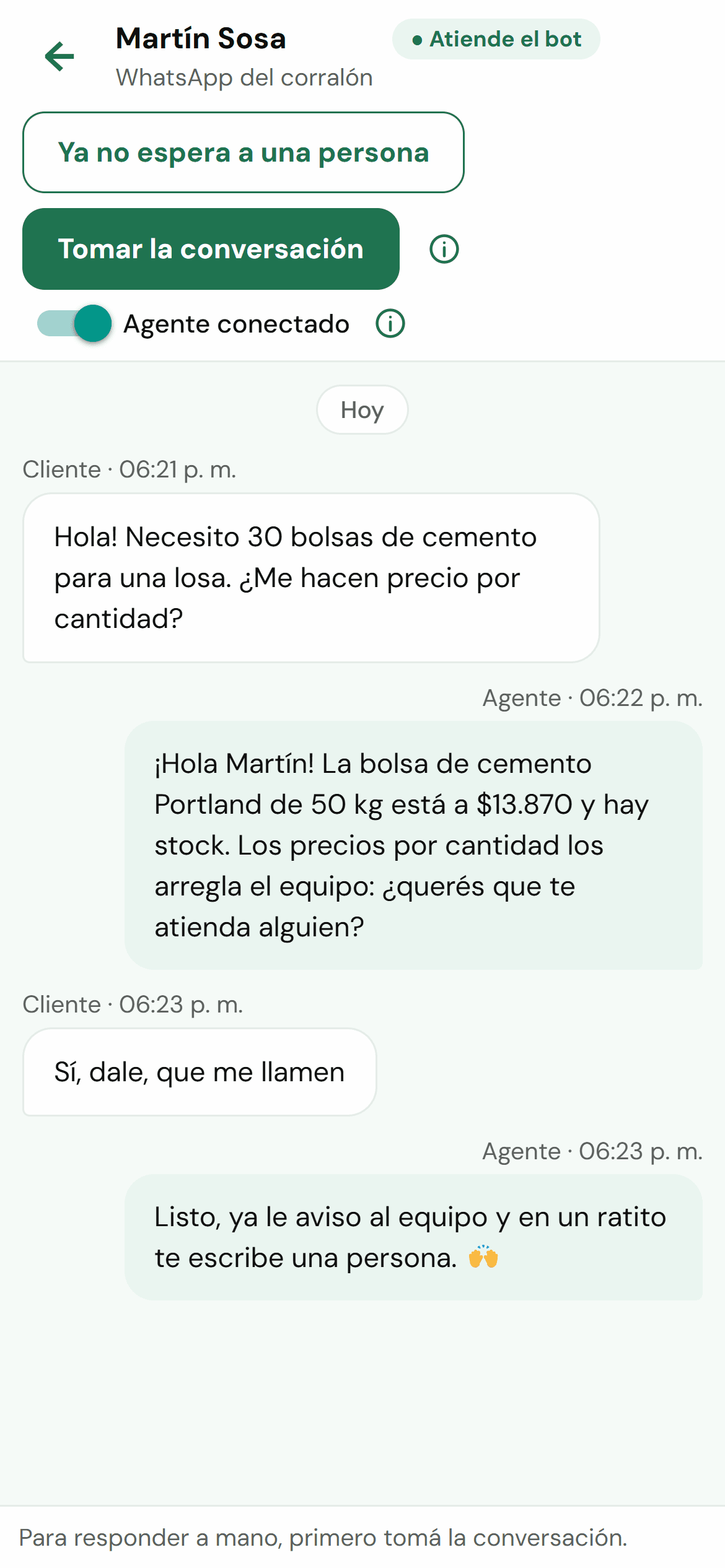 La misma conversación en el celular, con los botones para tomarla y el agente conectado.